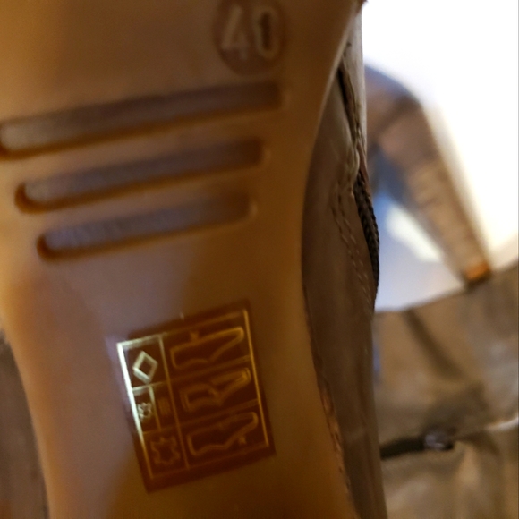 Jones BootMaker Distressed Carmel Over Knee Half Zipper Platform Boots Women EUC - Picture 13 of 16